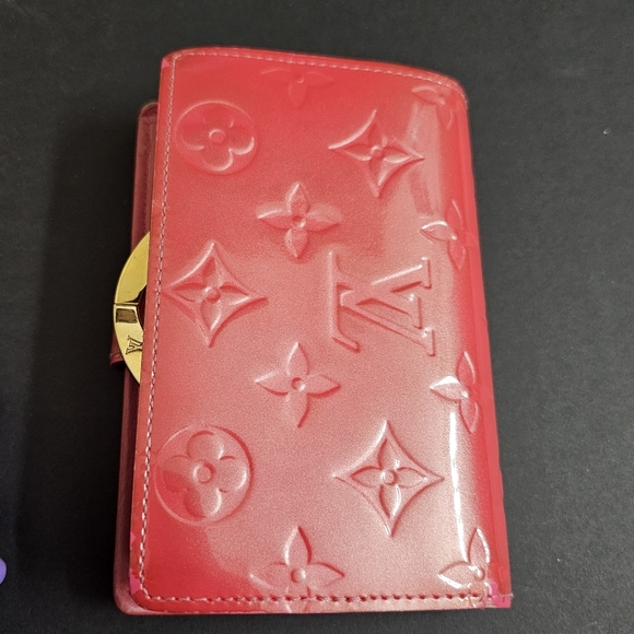 Authentic Louis Vuitton Kisslock Wallet in Pink Vernis 💗 - Picture 2 of 16
